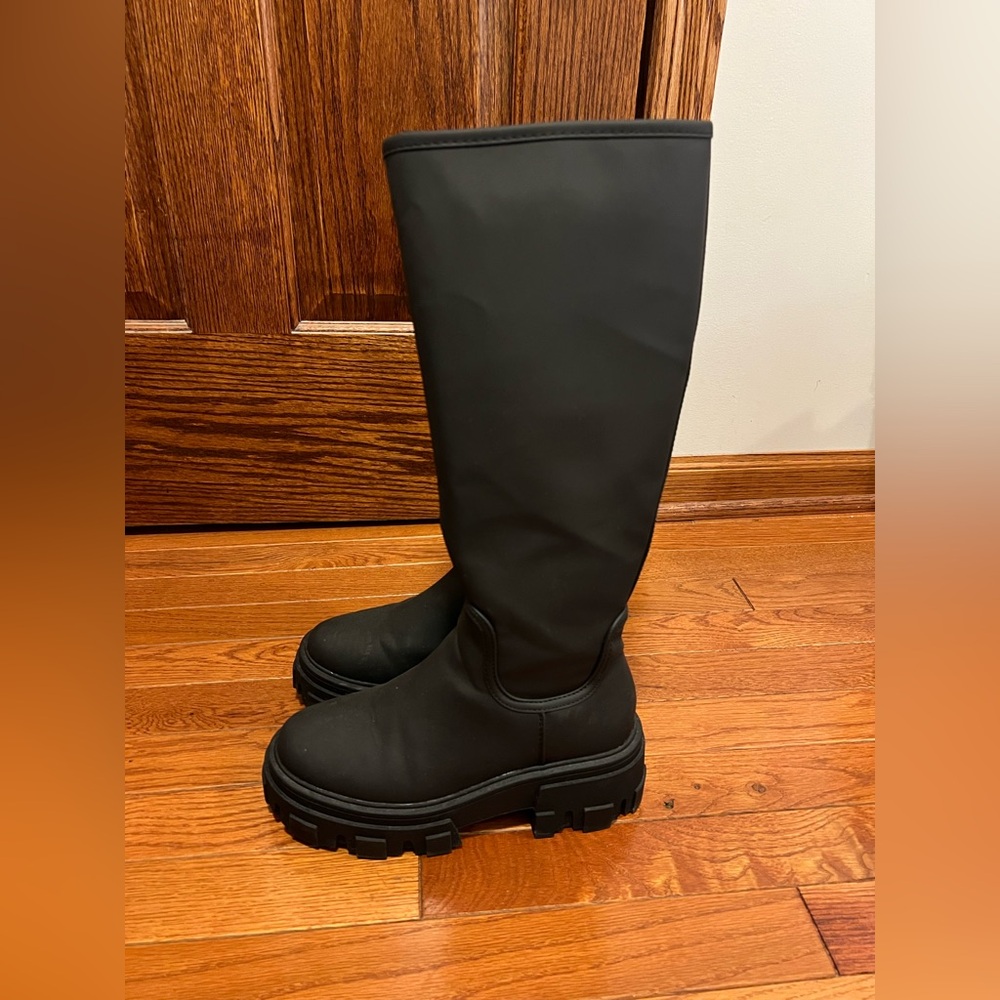 Black Knee-High Women's Boots